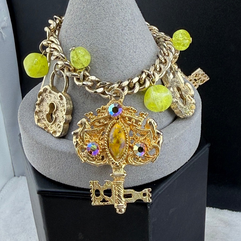 Vintage Charm Bracelet Chunky Gold Tone Key Lock Yellow Bead Ornate 6.5"